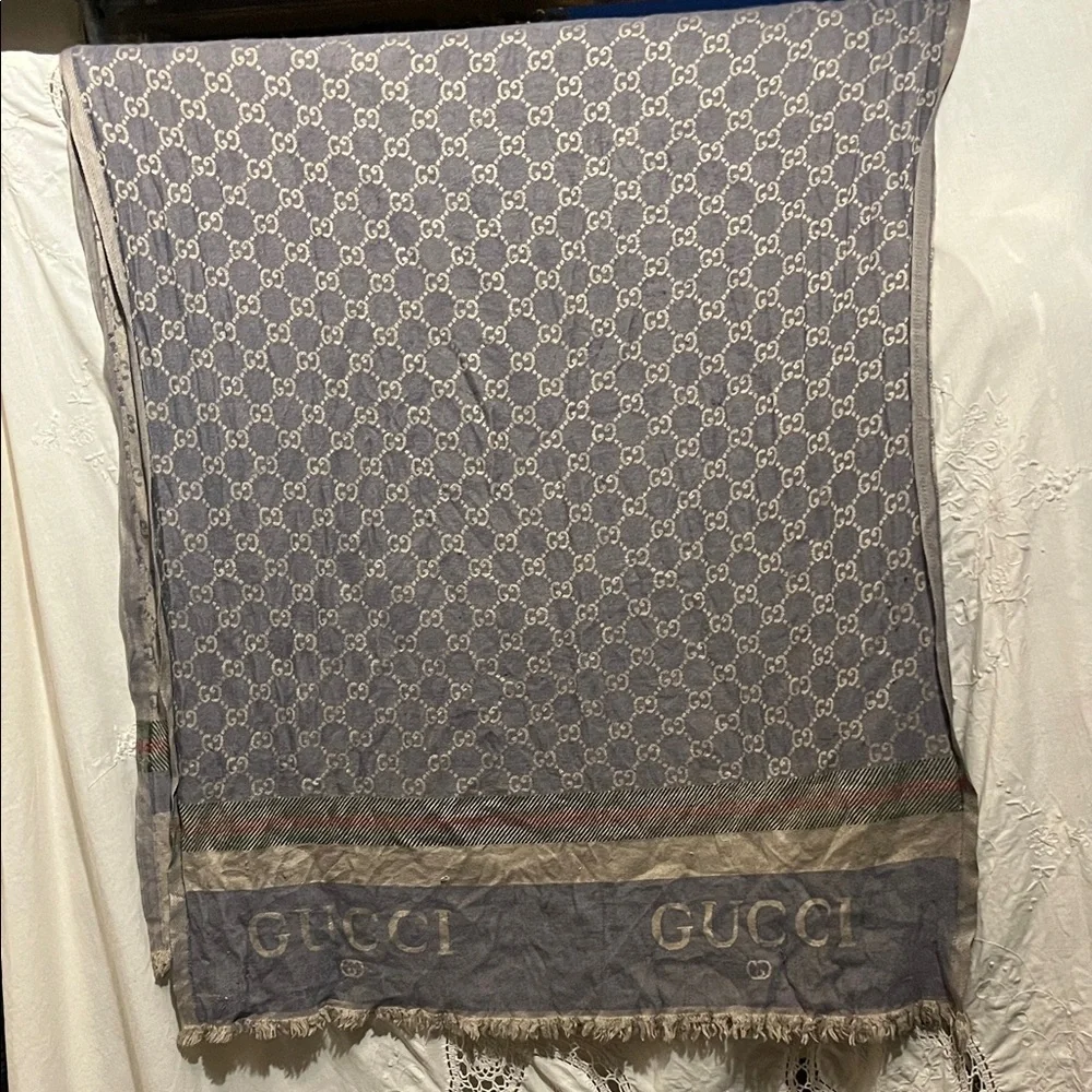 Gucci Blue and Cream Monogram Shawl - Picture 1 of 1